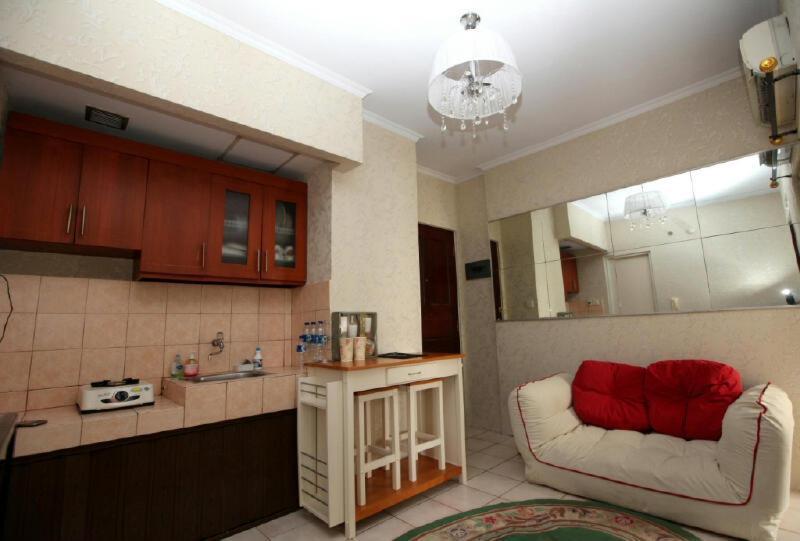 Джакарта: Apartemen Mediterania Garden by Netty