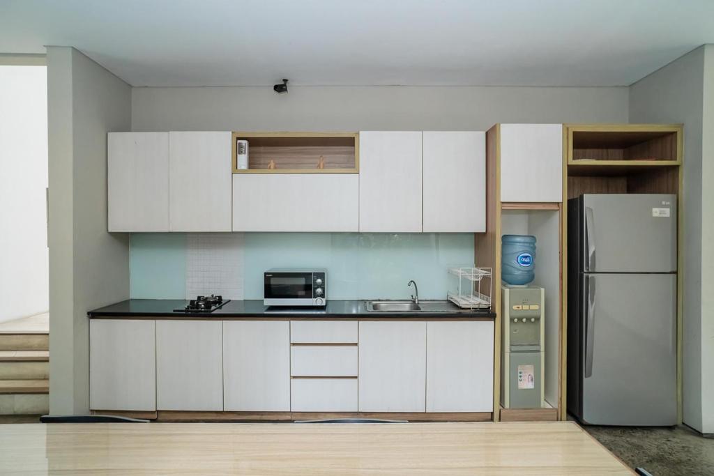 Куруг: Three J Residence