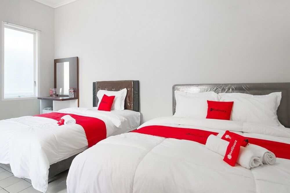 Маланг: Reddoorz Near Batik Tulis Celaket 2