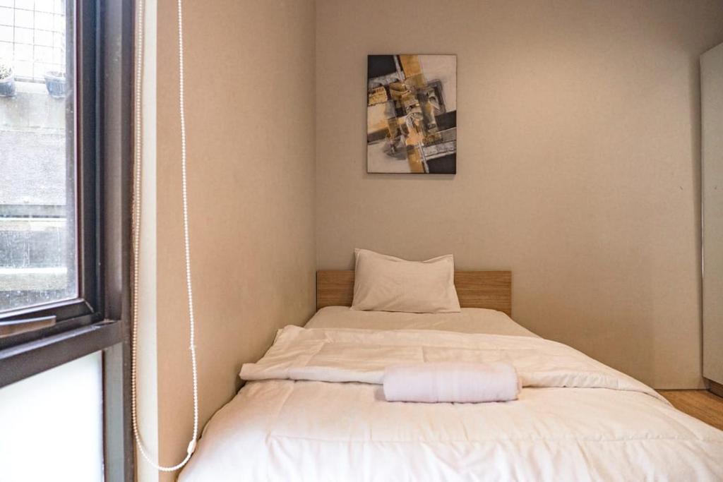 Куруг: Three J Residence 2