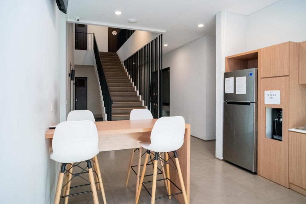 Куруг: Three J Residence 2