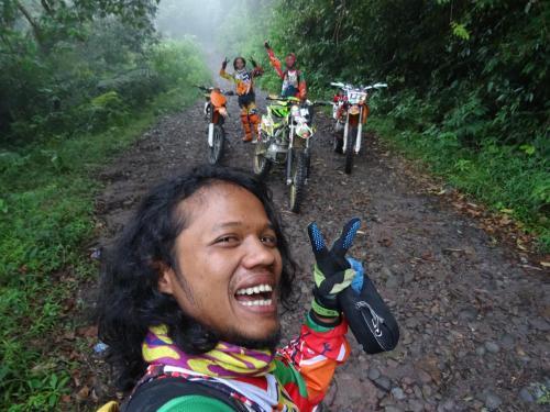 Готонг Ройонг: Batu Kapal Guest House & Jungle trekking