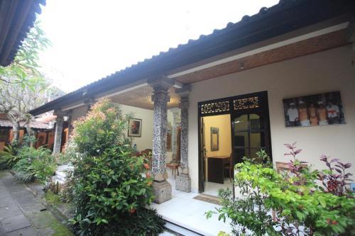 Liang House and Hostel — фото 1