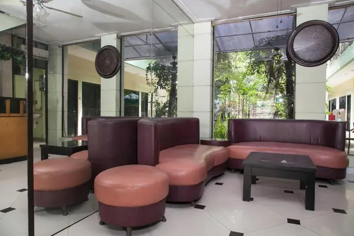 Сурабая: RedDoorz near Juanda International Airport