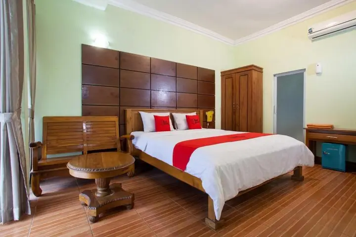 Сурабая: RedDoorz near Juanda International Airport