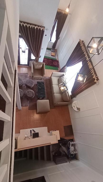 Диэнь Кулон: Dieng Ghuzy House
