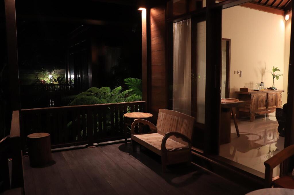Себату: Mirah Guest House
