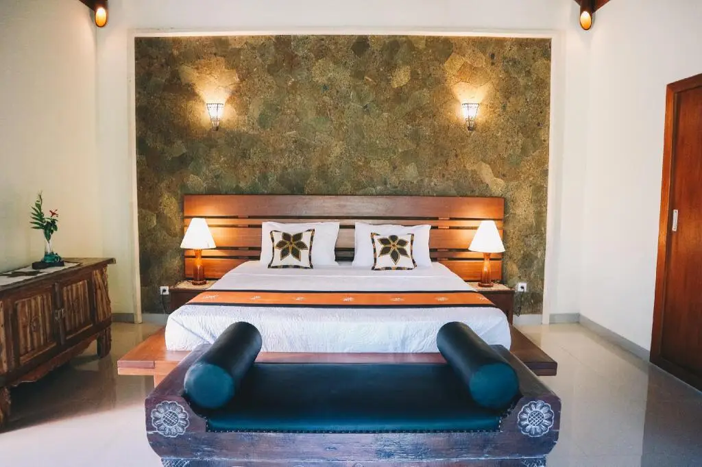 Себату: Mirah Guest House
