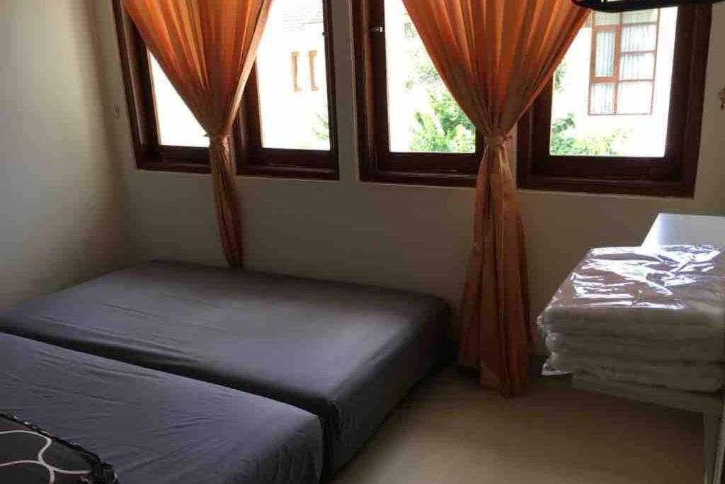 Джокьякарта: Awana Dream 4 bedrooms house , 5min to Alun Alun, Kraton, Malioboro bdc