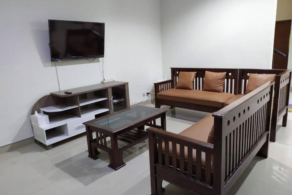 Джокьякарта: Awana Dream 4 bedrooms house , 5min to Alun Alun, Kraton, Malioboro bdc