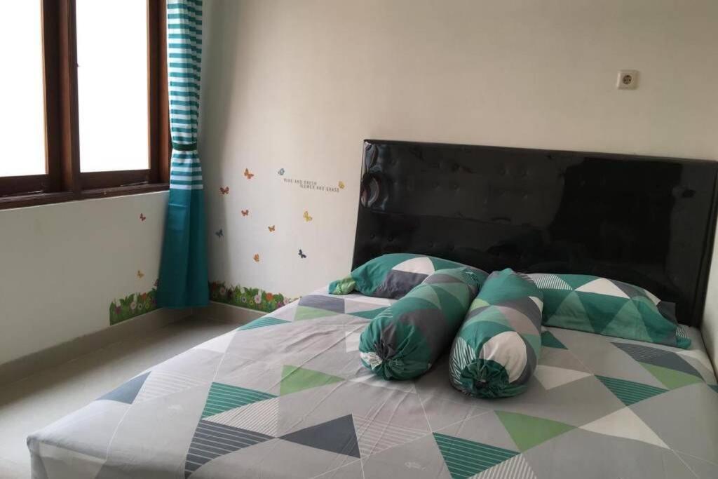 Джокьякарта: Awana Dream 4 bedrooms house , 5min to Alun Alun, Kraton, Malioboro bdc