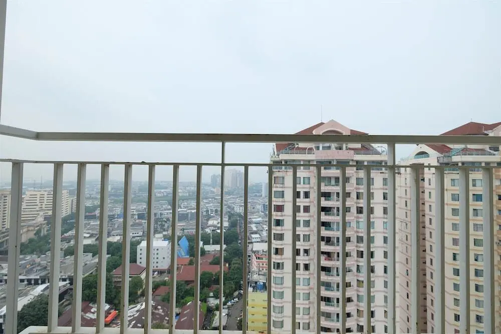 Джакарта: 2 Bedrooms Apartment at Best Western Residence by Travelio