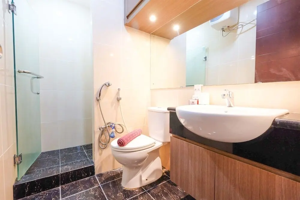 Джакарта: 2 Bedrooms Apartment at Best Western Residence by Travelio