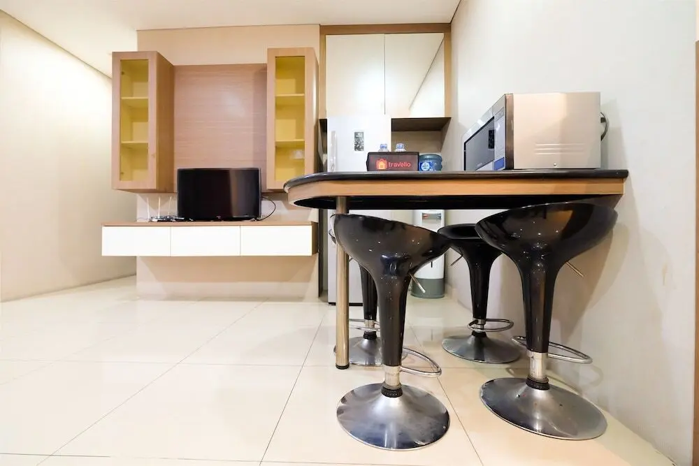Джакарта: 2 Bedrooms Apartment at Best Western Residence by Travelio