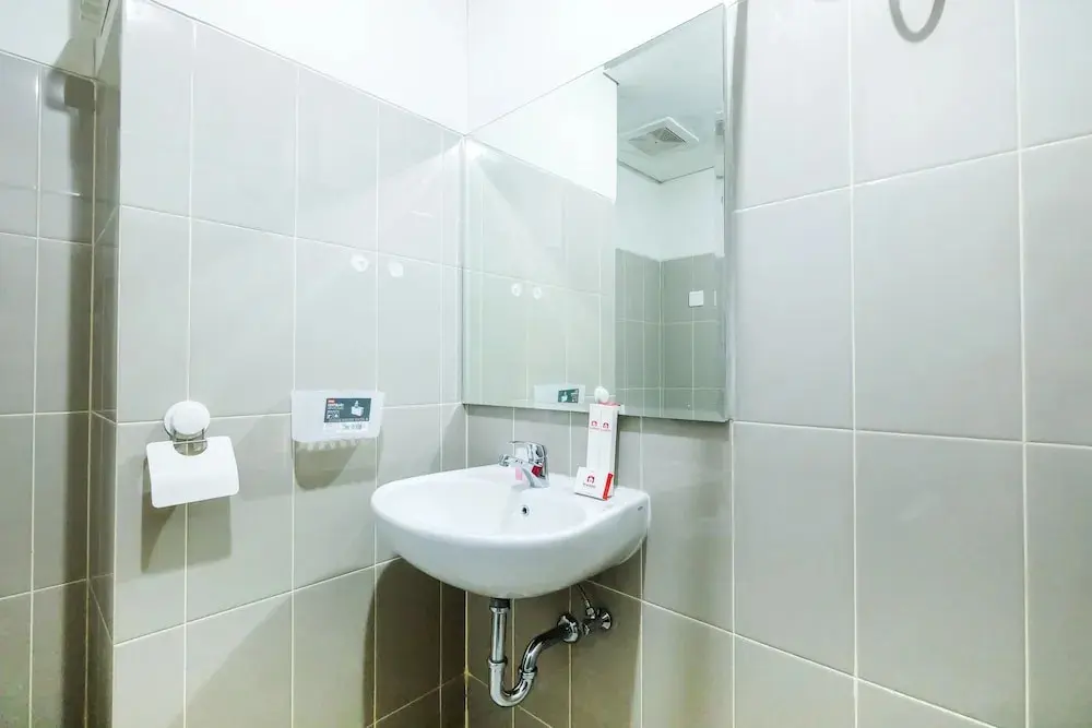 Южный Тангеранг: Modern and Chic Studio Altiz Bintaro Residence