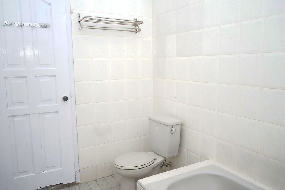Сунгайлиате: Oyo 1148 Pelangi Hotel New Teluk Uber