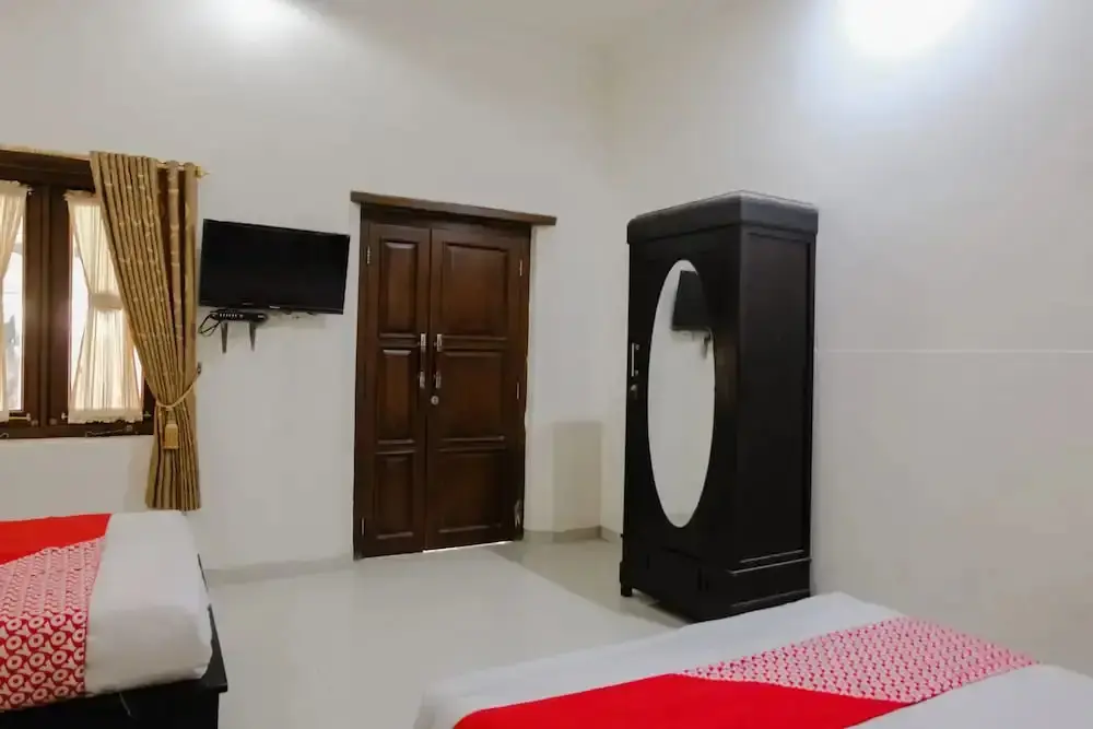 Понорого: OYO 1190 Ndalem Katong Guest House