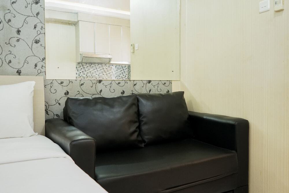 Джакарта: Studio Room @ Kalibata City Apartment