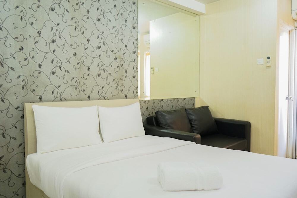 Джакарта: Studio Room @ Kalibata City Apartment