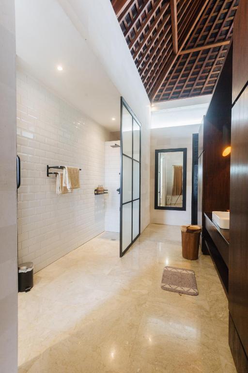 Чангу: Villa Tamarind - NY Loft style Town House, 5min walk to Echo Beach
