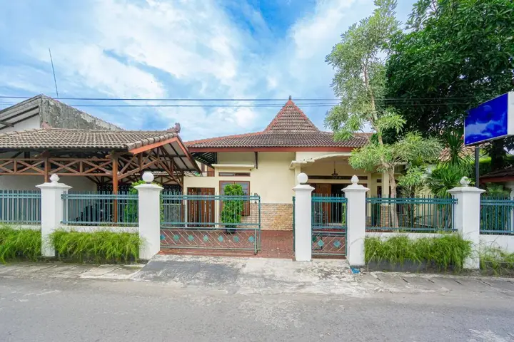 Джокьякарта: Ndalem Panembahan 12 by Bukit Vista