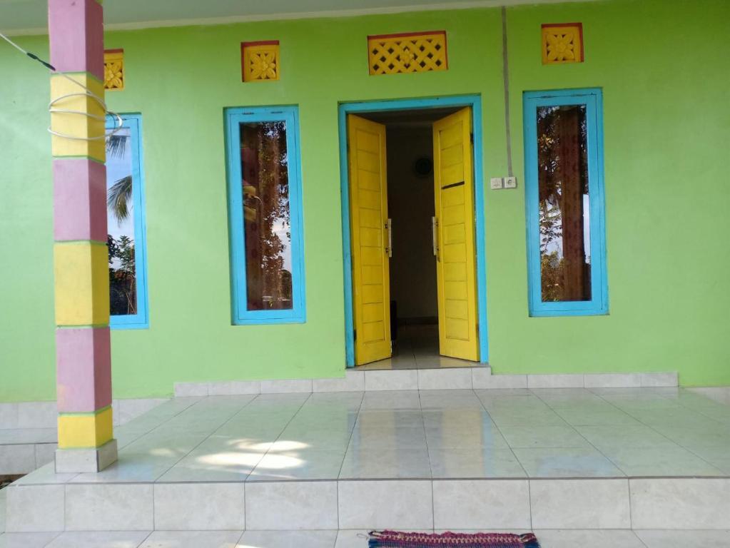 Саван: Sekumpul Local House