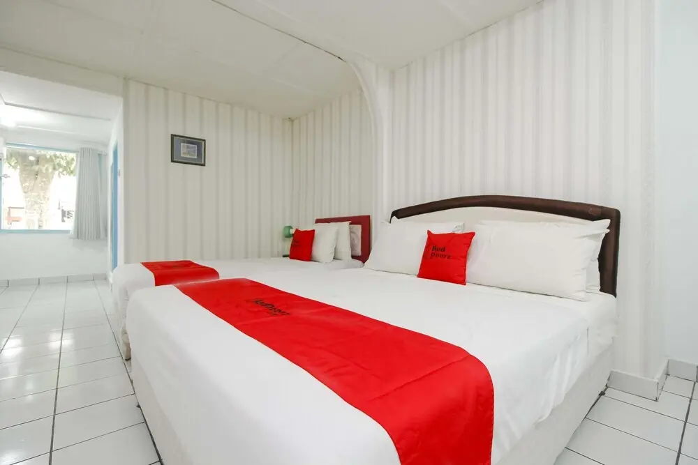 Белитунг: RedDoorz near Pelabuhan Tanjung Pandan Belitung