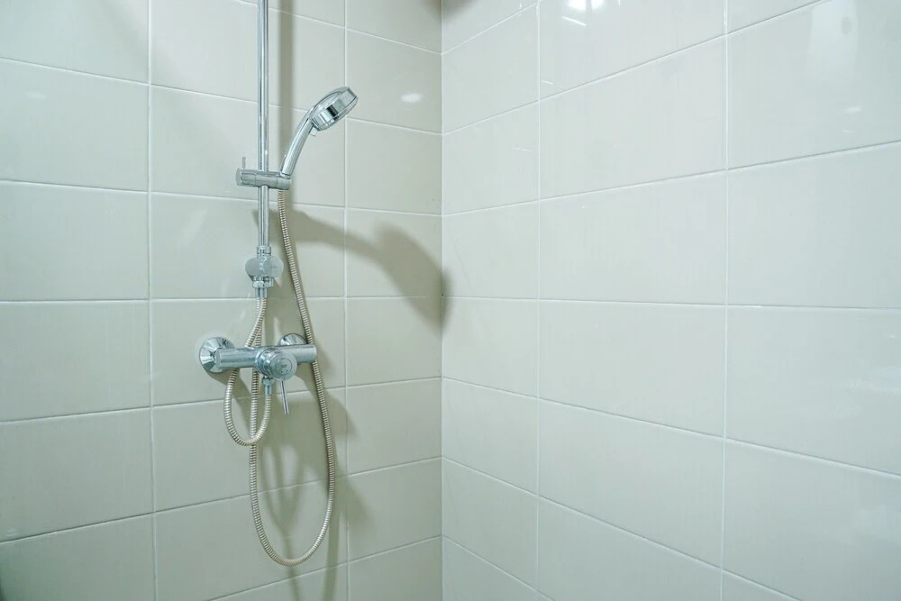 Джакарта: Elegant and Beautiful 2BR at Citra LakeSuites Apartment