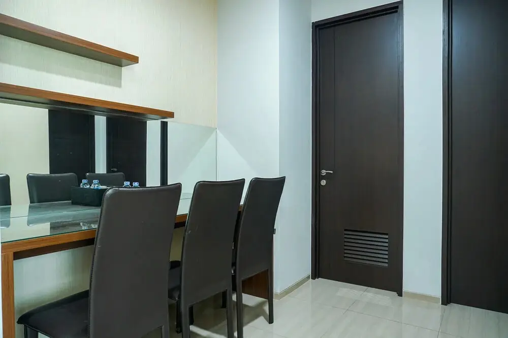 Джакарта: Elegant and Beautiful 2BR at Citra LakeSuites Apartment
