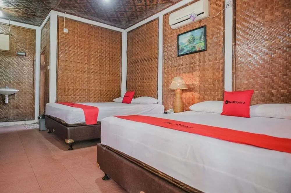 Аньер: (not use) RedDoorz near Pantai Florida Anyer