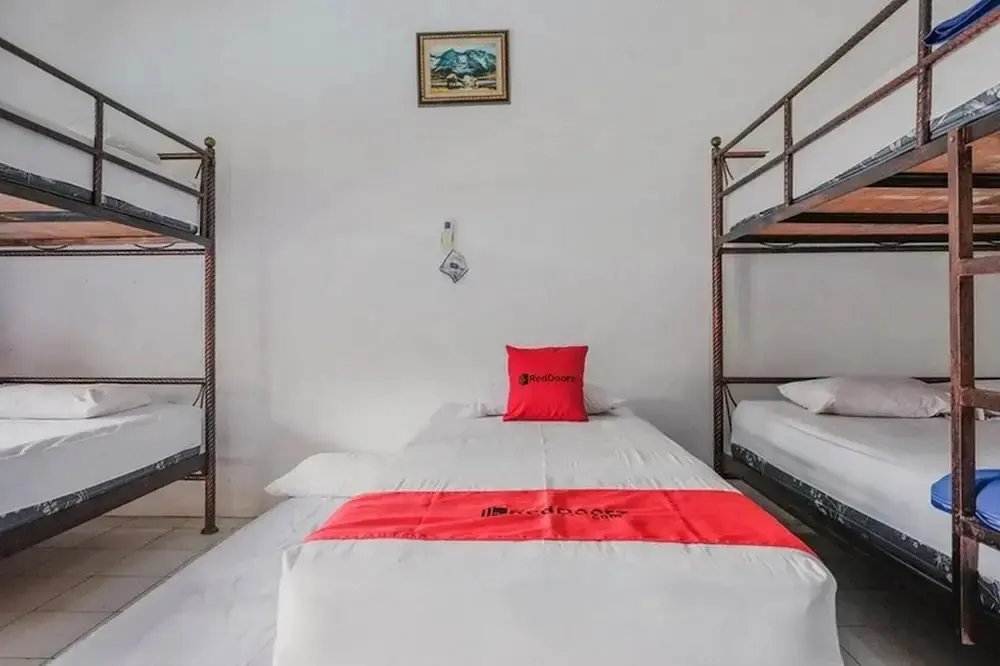 Аньер: (not use) RedDoorz near Pantai Florida Anyer