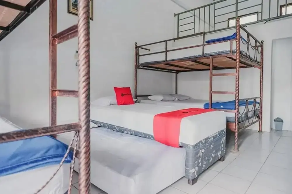 Аньер: (not use) RedDoorz near Pantai Florida Anyer