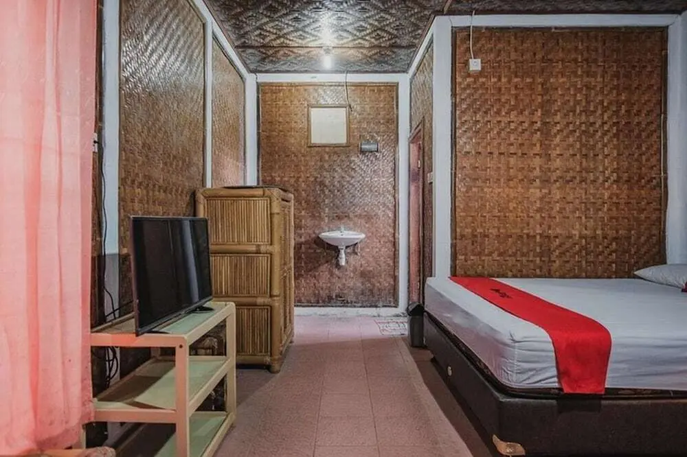 Аньер: (not use) RedDoorz near Pantai Florida Anyer