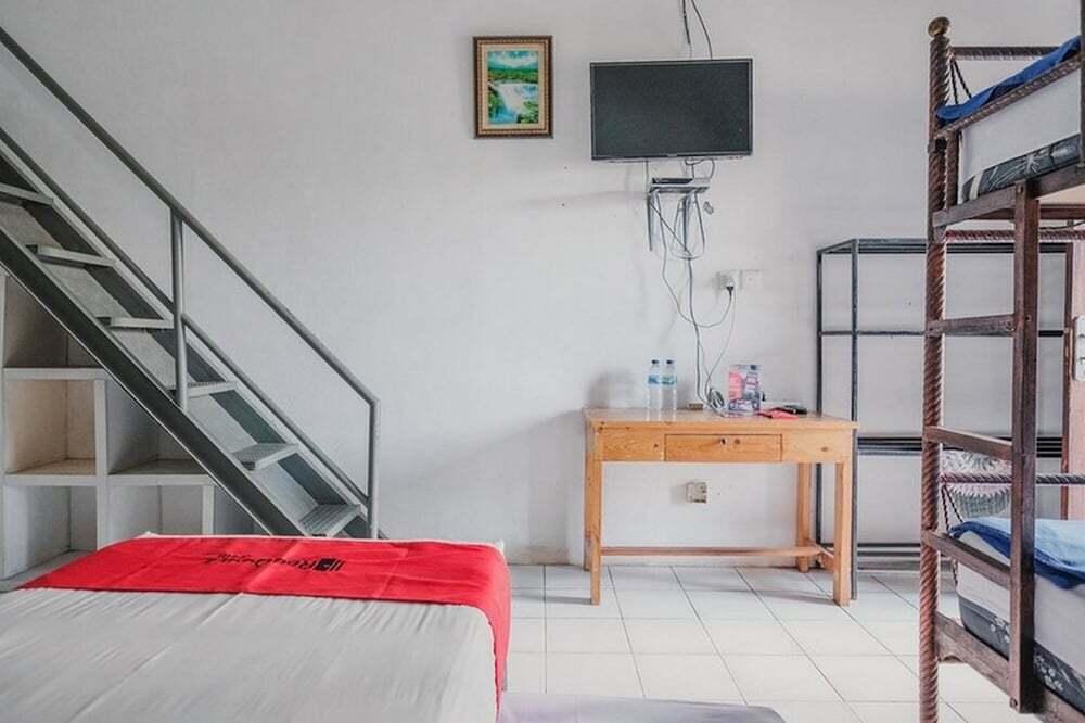 Аньер: (not use) RedDoorz near Pantai Florida Anyer
