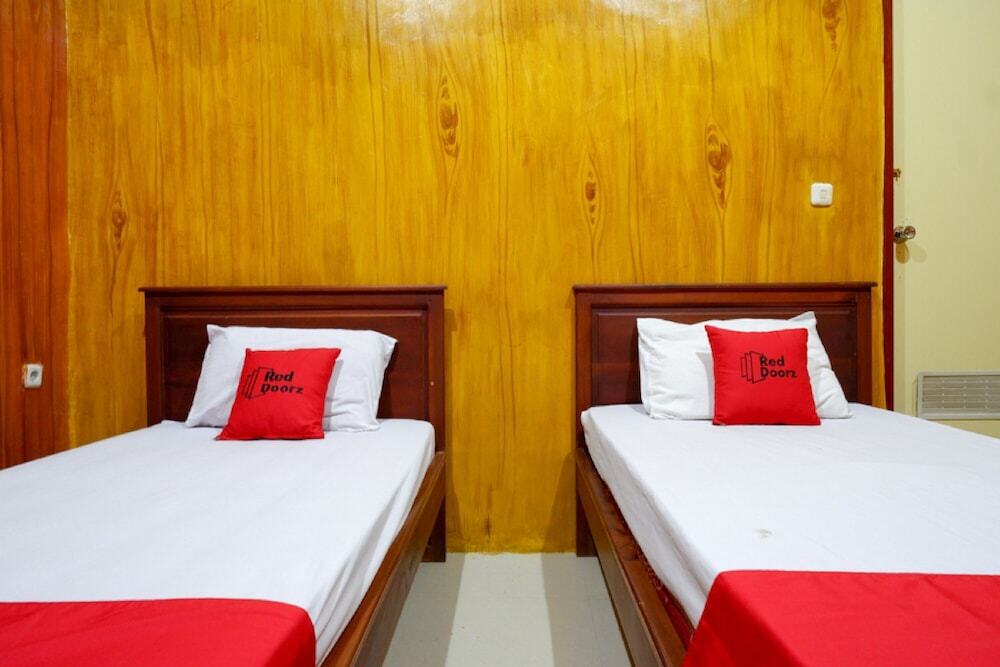 Баубау: RedDoorz near Kamali Beach Bau Bau