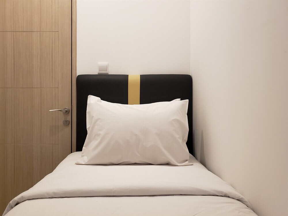 Южный Тангеранг: Minimalist And Tidy 2Br Apartment At Tokyo Riverside Pik 2