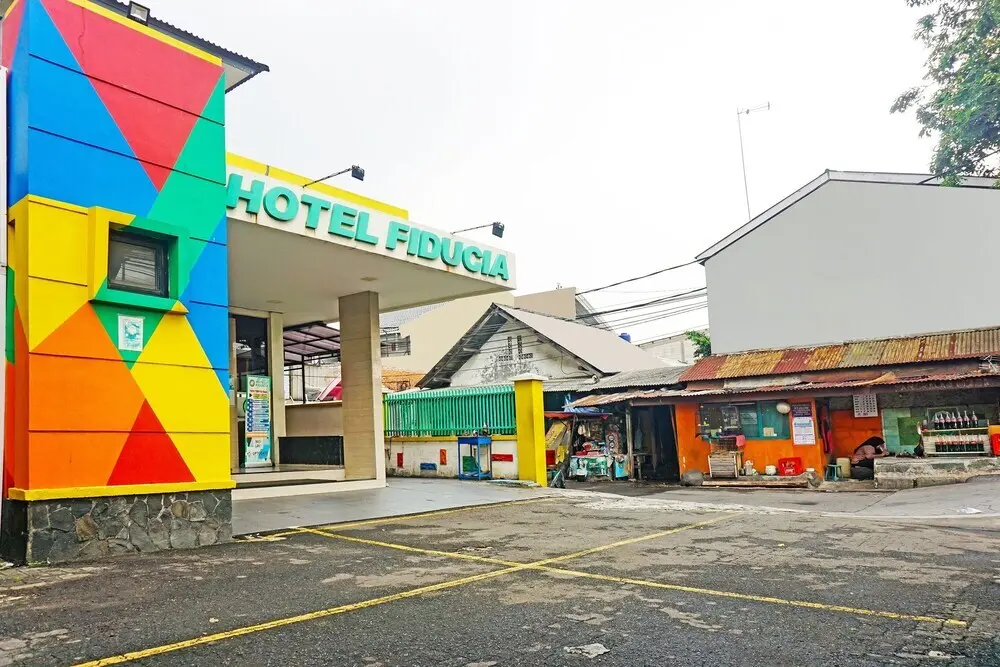 Джакарта: SUPER OYO Collection O 91409 Hotel Fiducia Otista 153 - 157