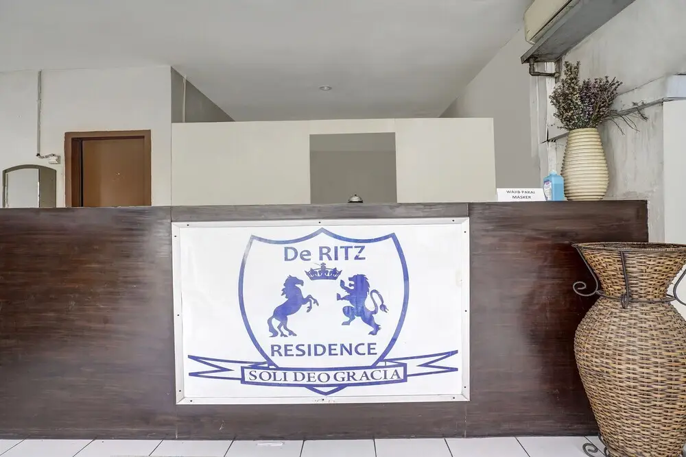 Сурабая: OYO 91035 De Ritz Residence