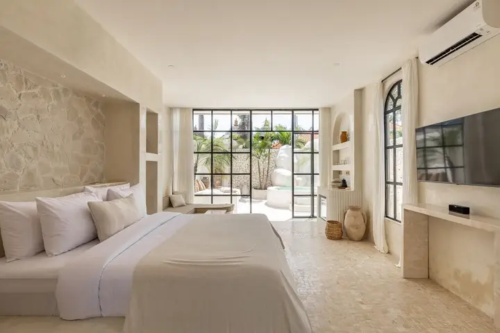 Керобокан: Luxe & Unique Honeymoon Bocami Suites-1 By Azure