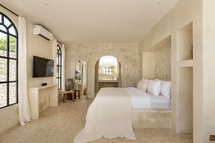 Керобокан: Luxe & Unique Honeymoon Bocami Suites-1 By Azure