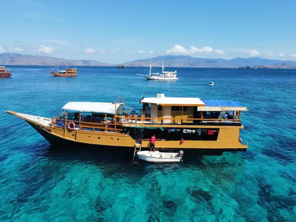 Лабуан-Баджо: Liveaboard 2Days 1Night