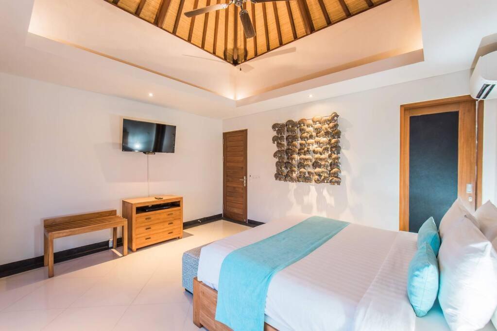 Кута: Villa Lacasa3 -Modern tropical 3BR Villa with butler