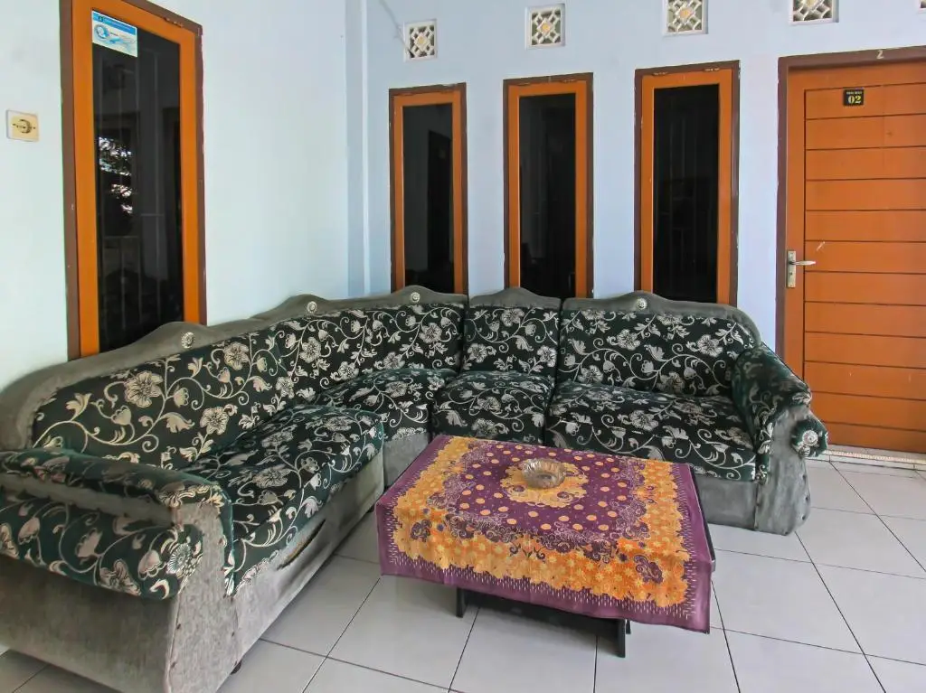 Прайя: OYO 92095 Wisma Dhana Syariah