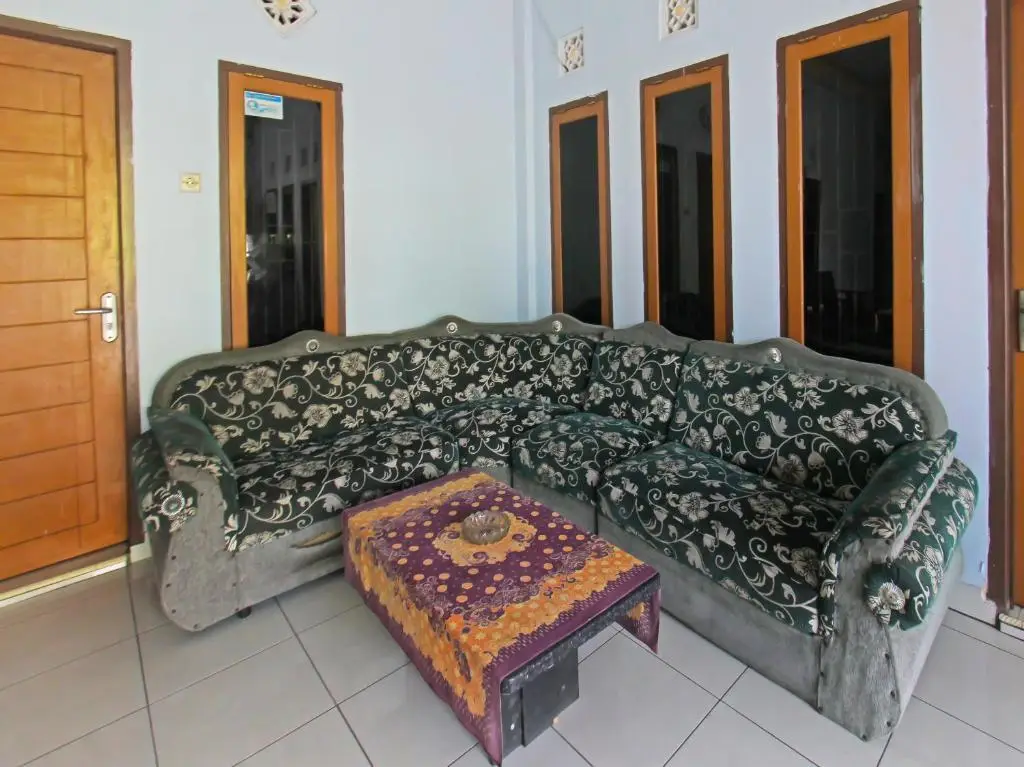 Прайя: OYO 92095 Wisma Dhana Syariah
