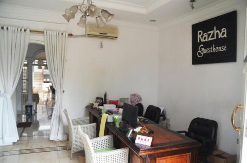 Читарингул: Razha Guest House