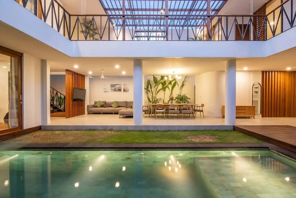 Чангу: 4BR Luxury Modern Contemporary Villa in Canggu