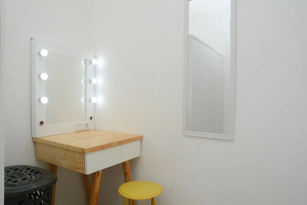 Джакарта: Fully Furnished and Cozy Design 2BR Bassura City Apartment