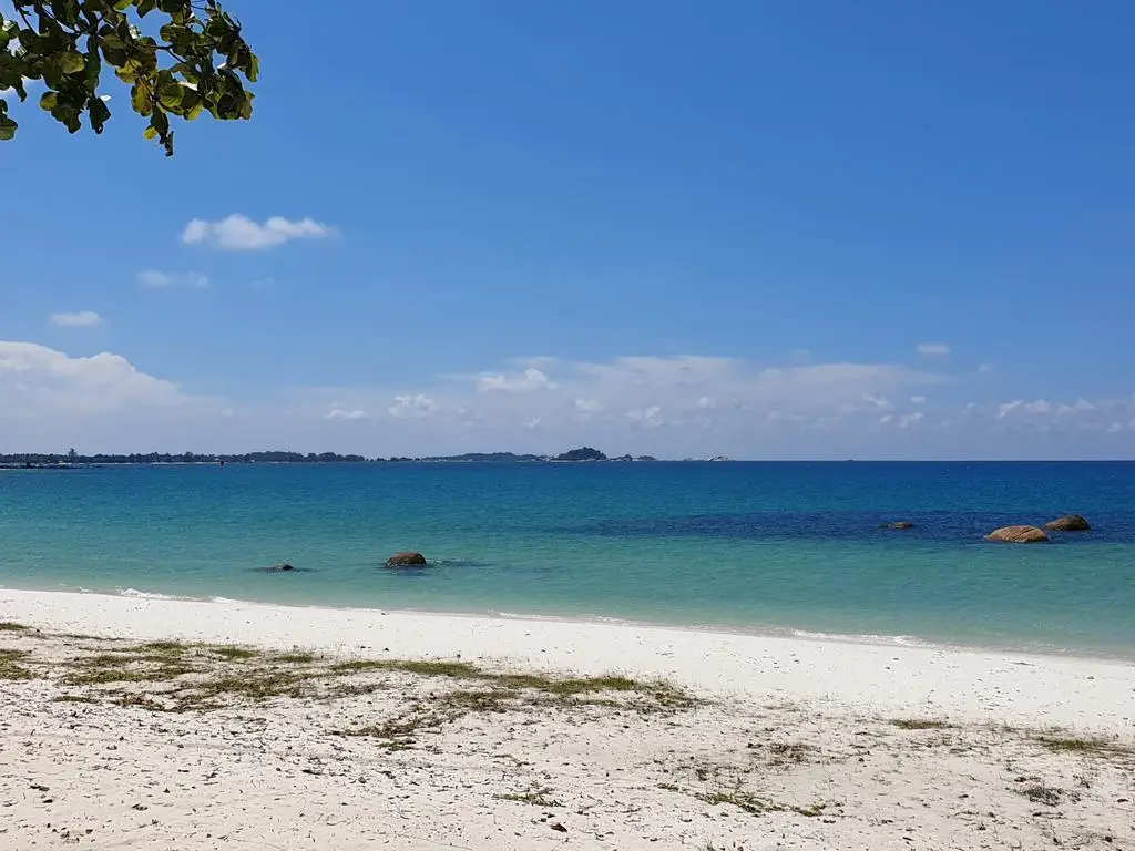Белитунг: lorin beach resort belitung