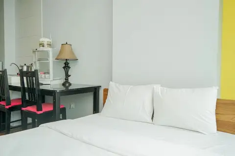 Homey Studio Room at Tree Park Apartment — фото 1