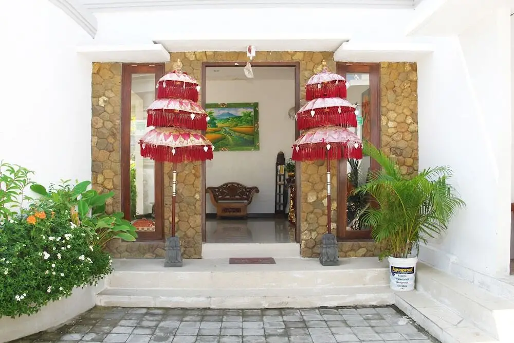 Падангсамбиан: Airy Seminyak Kerobokan Tangkuban Perahu Tunjung Dua Bali